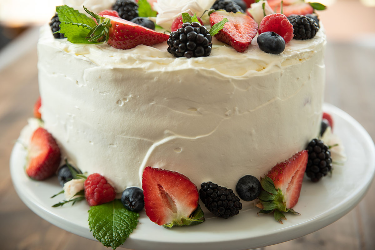 Easy Berry Chantilly Cake Mirlandra's Kitchen